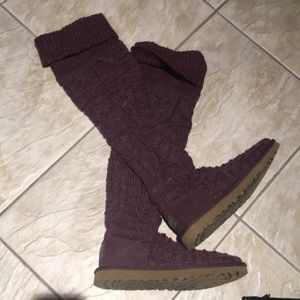 Purple sweater uggs